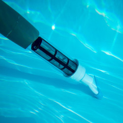 Limpiafondos de batería para piscinas y spas Gre Pole Vac AB