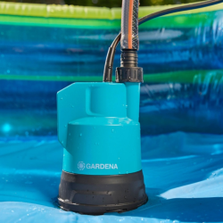 Pump Sumergible Gardena Aguas Limpias a Battery 2000 L/h